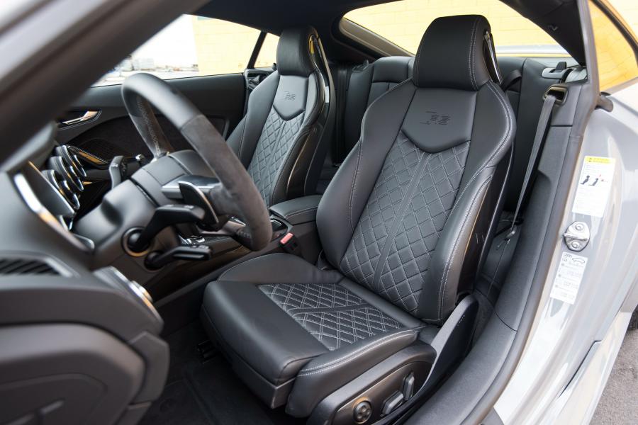 Интерьер Audi TT RS Coupe (8S) 2018 года  (LA) (фото 7 из 10)